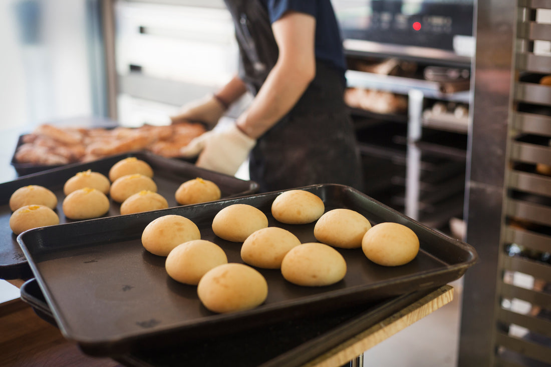 Come pulire le teglie da forno professionali?